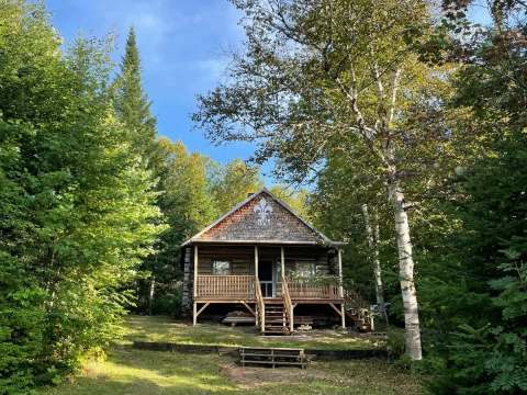 Round-log cabin – L'Association des Amis de la Forêt du Lac Anais