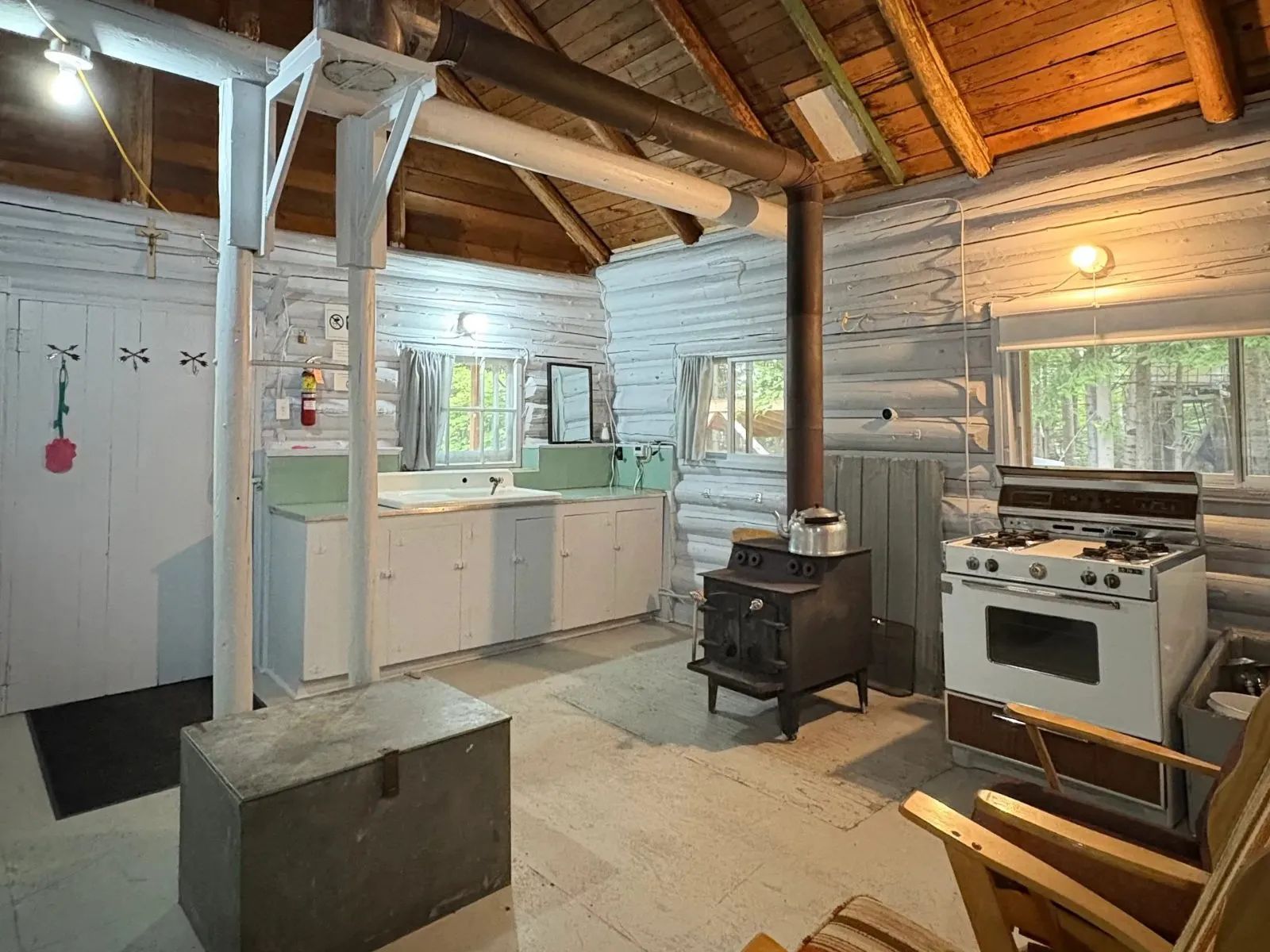 Round-log cabin — L'Association des Amis de la Forêt du Lac Anais – L'Association des Amis de la Forêt du Lac Anais