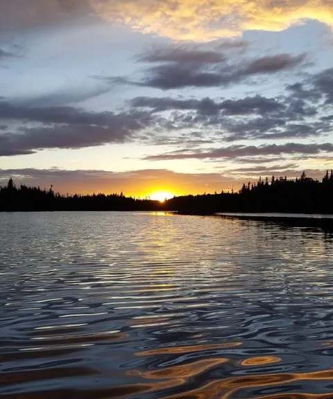 Coucher de soleil sur le lac Bier chez L'Aventure du Pro, Outaouais, Québec