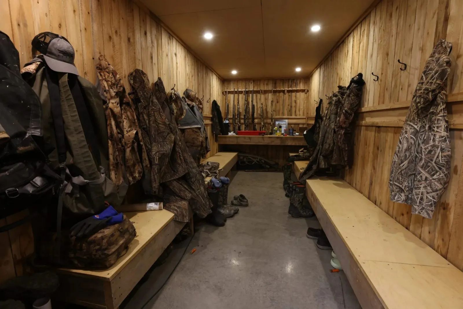 LODGE – La Cache Outfitters