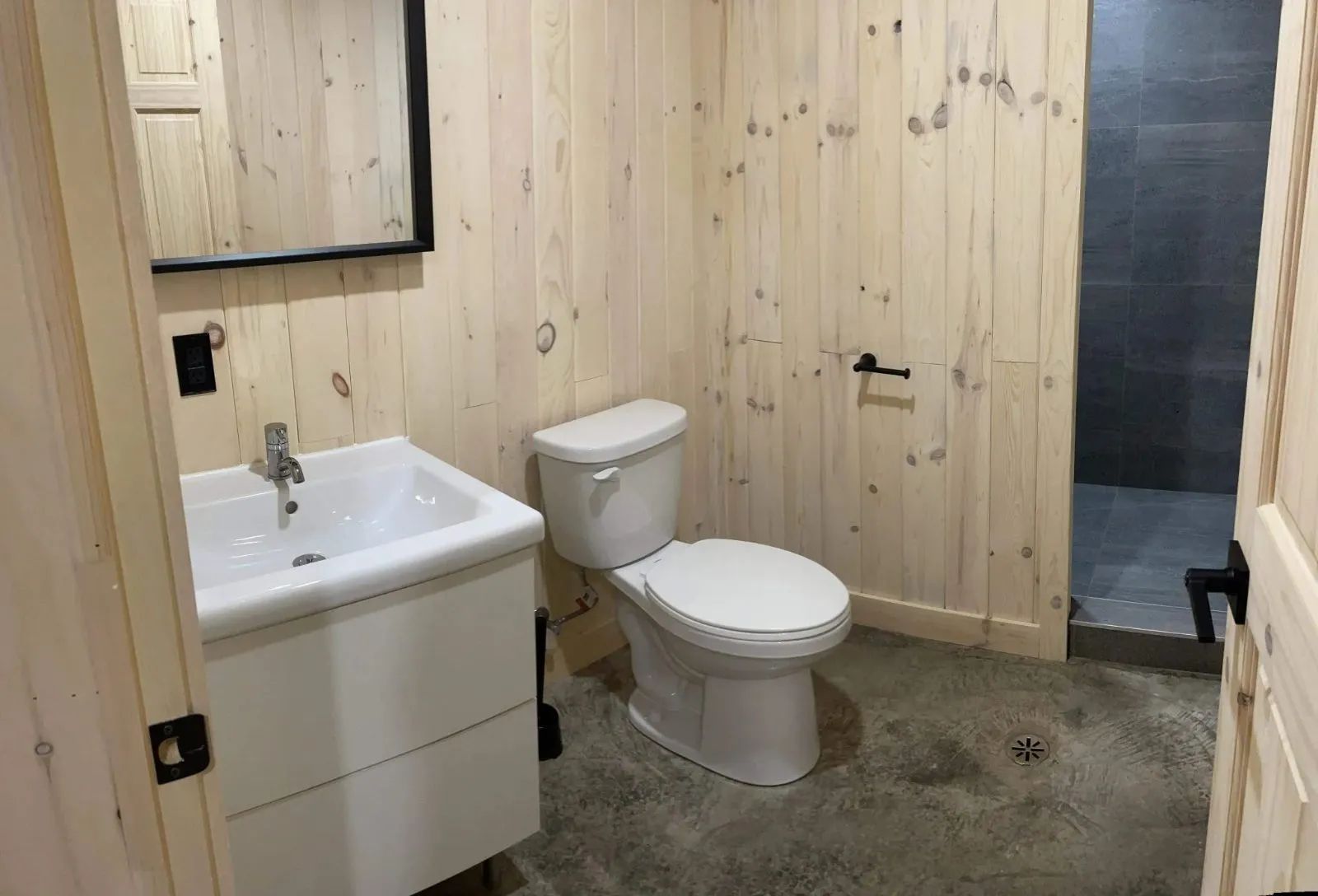 LODGE – La Cache Outfitters