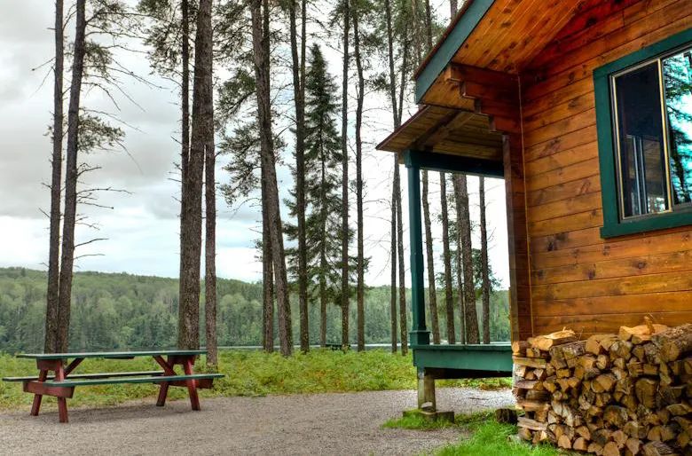 Aigle Cabin — La Pourvoirie Chez Farrar – La Pourvoirie Chez Farrar