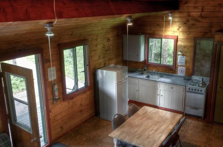 Aigle Cabin — La Pourvoirie Chez Farrar – La Pourvoirie Chez Farrar