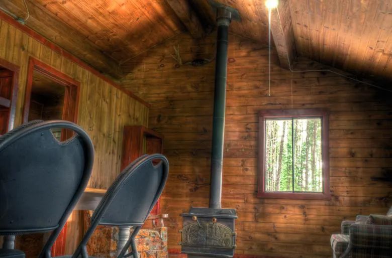 Aigle Cabin — La Pourvoirie Chez Farrar – La Pourvoirie Chez Farrar