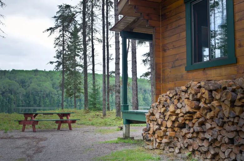 Bec-Scie Cabin — La Pourvoirie Chez Farrar – La Pourvoirie Chez Farrar