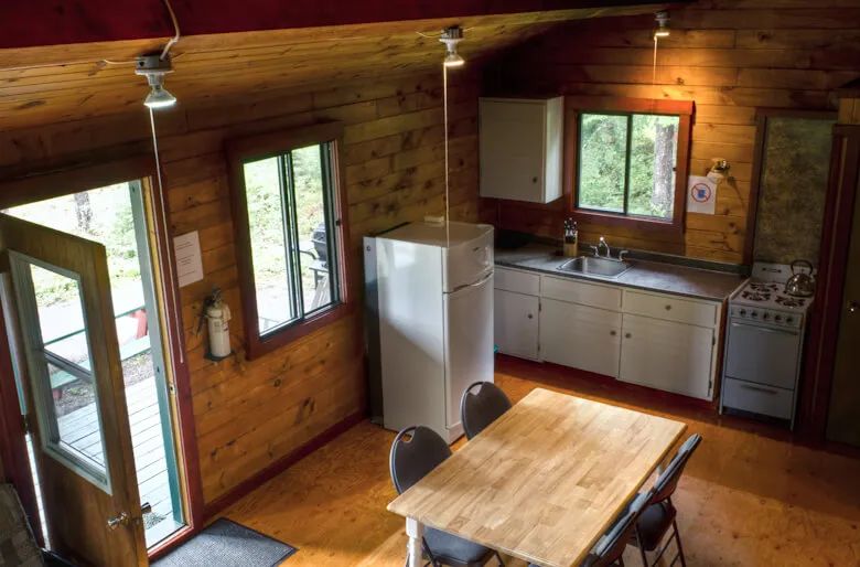 Bec-Scie Cabin — La Pourvoirie Chez Farrar – La Pourvoirie Chez Farrar