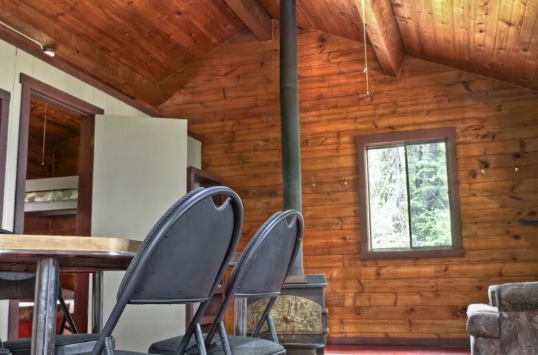 Bec-Scie Cabin — La Pourvoirie Chez Farrar – La Pourvoirie Chez Farrar