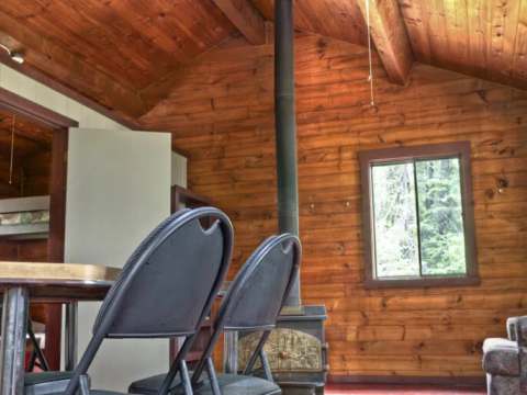 Bec-Scie Cabin – La Pourvoirie Chez Farrar