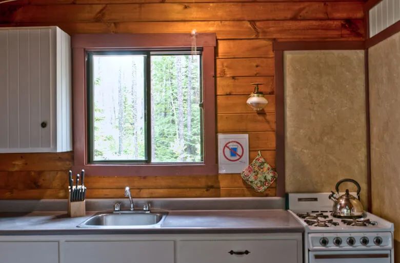 Bec-Scie Cabin – La Pourvoirie Chez Farrar