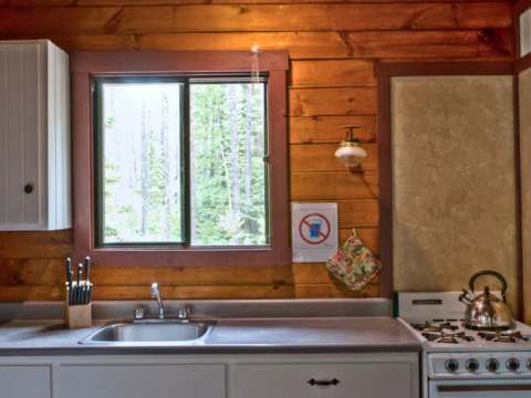 Bec-Scie Cabin – La Pourvoirie Chez Farrar