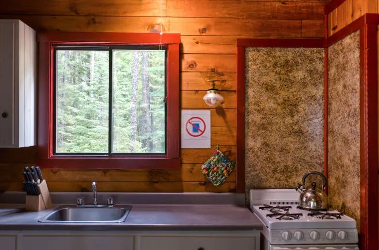 Corbeau Cabin – La Pourvoirie Chez Farrar