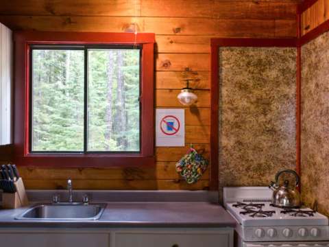 Corbeau Cabin – La Pourvoirie Chez Farrar
