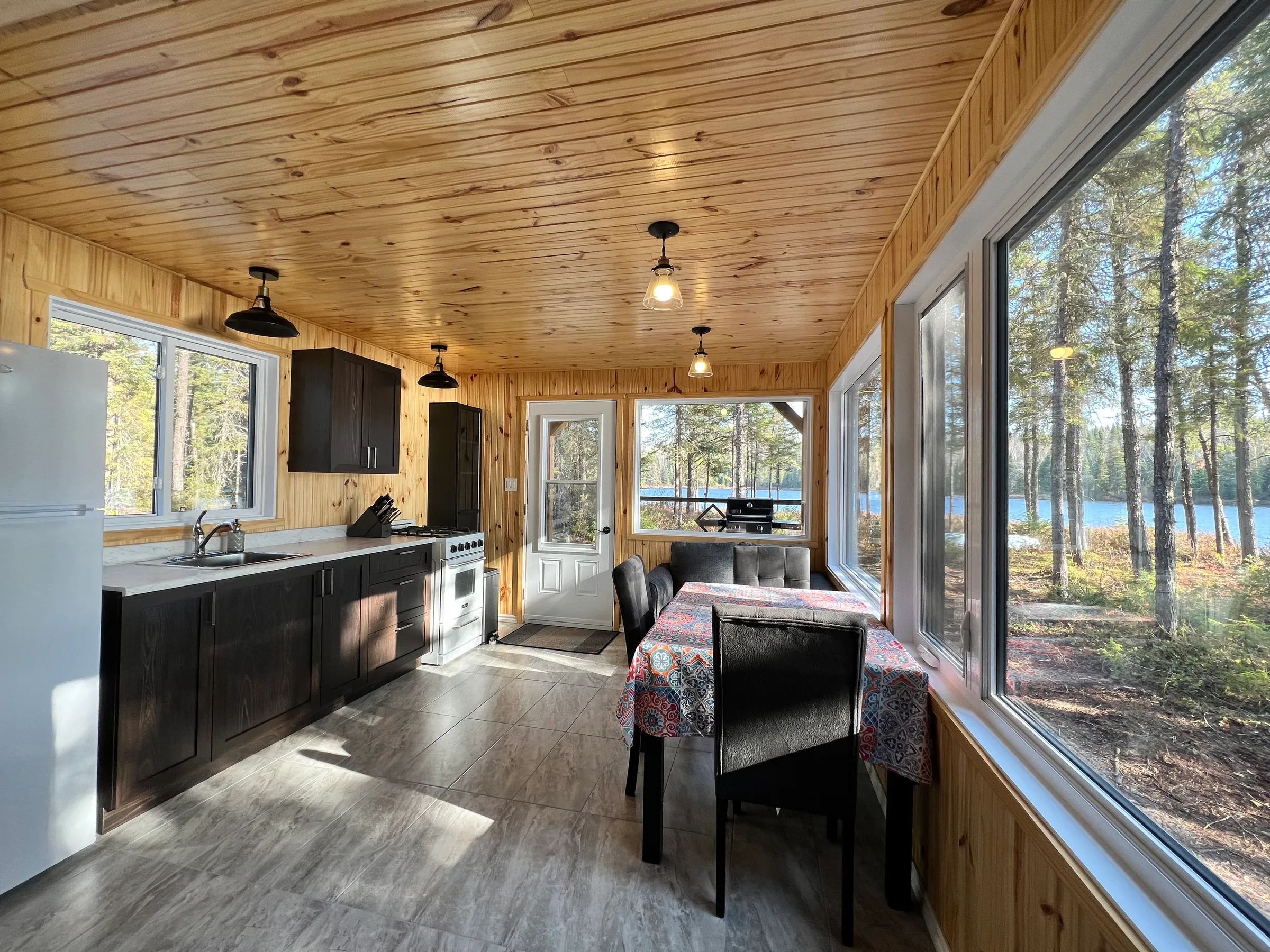 Diamant Cabin — La Pourvoirie Chez Farrar – La Pourvoirie Chez Farrar