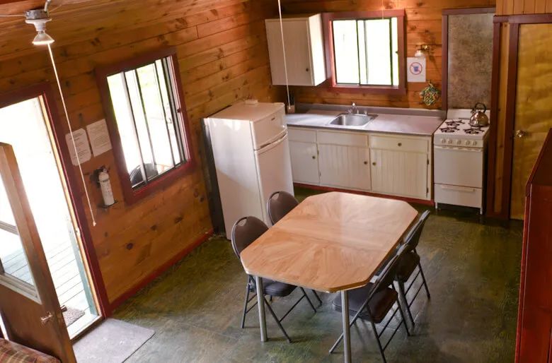 Cabin Étourneau Cottage — La Pourvoirie Chez Farrar – La Pourvoirie Chez Farrar