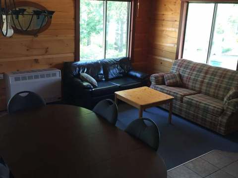Faucon Cabin – La Pourvoirie Chez Farrar