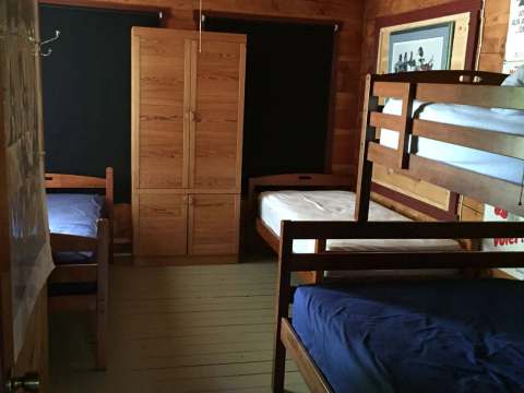 Faucon Cabin – La Pourvoirie Chez Farrar