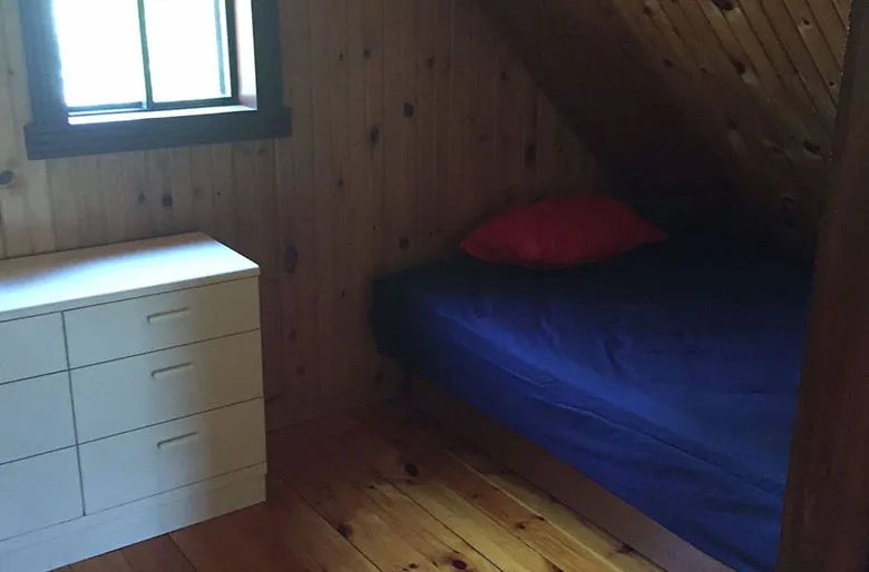 Faucon Cabin — La Pourvoirie Chez Farrar – La Pourvoirie Chez Farrar