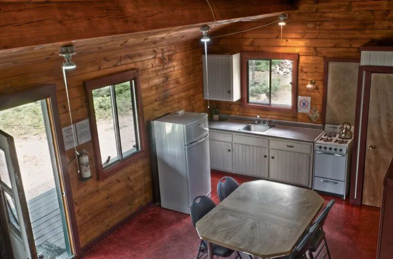 Fauvette Cabin — La Pourvoirie Chez Farrar – La Pourvoirie Chez Farrar