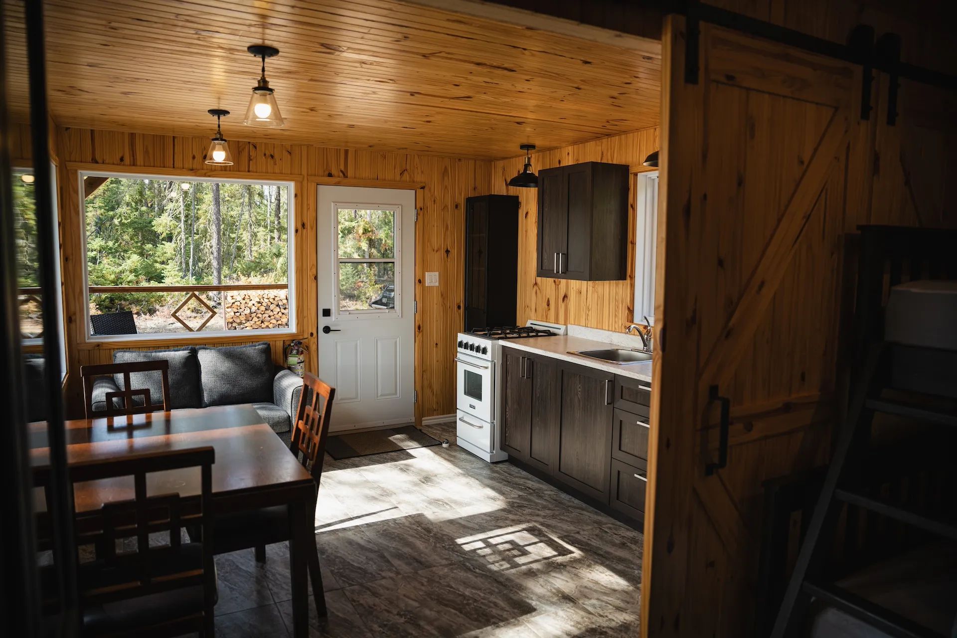 Galaxie Cabin — La Pourvoirie Chez Farrar – La Pourvoirie Chez Farrar