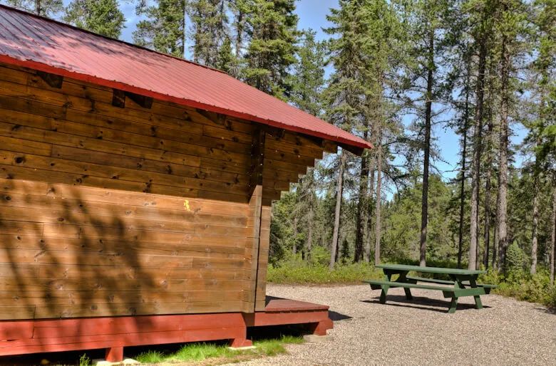 Gélinotte Cabin — La Pourvoirie Chez Farrar – La Pourvoirie Chez Farrar