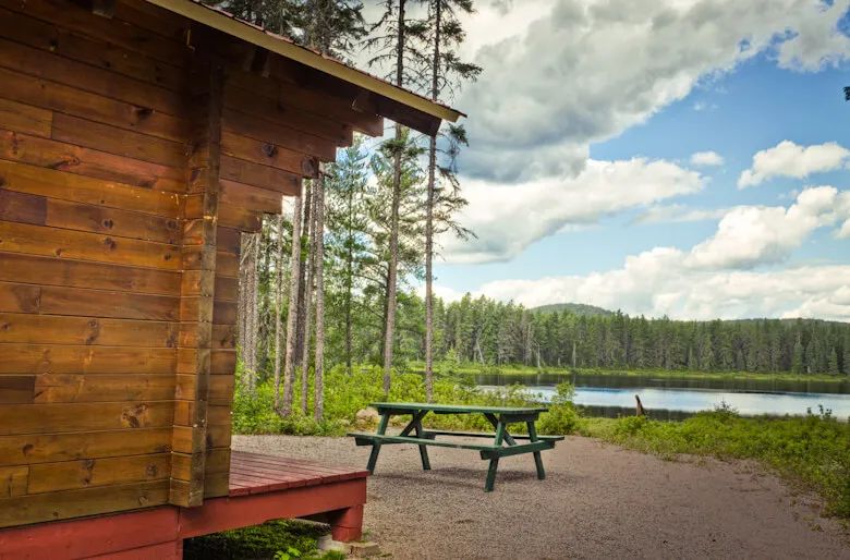 Heron Cabin — La Pourvoirie Chez Farrar – La Pourvoirie Chez Farrar