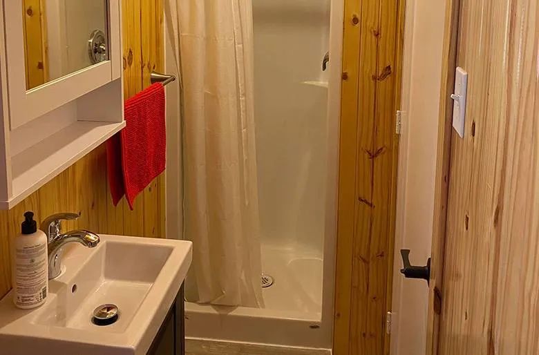Hirondelle Cabin – La Pourvoirie Chez Farrar