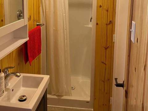 Hirondelle Cabin – La Pourvoirie Chez Farrar