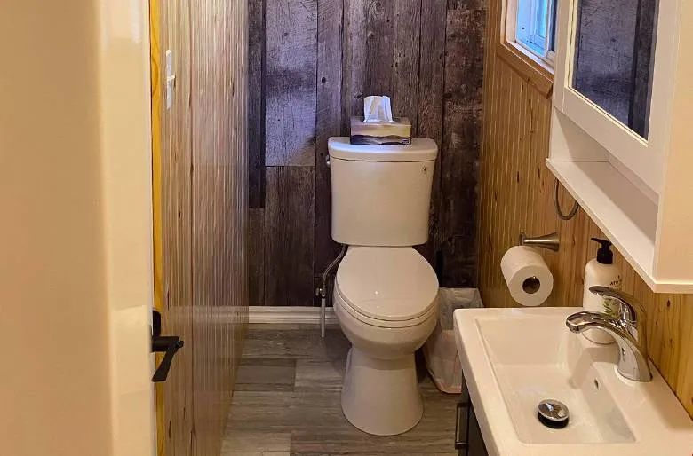 Hirondelle Cabin – La Pourvoirie Chez Farrar