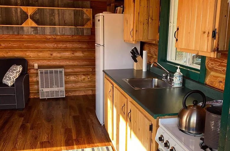 Hirondelle Cabin — La Pourvoirie Chez Farrar – La Pourvoirie Chez Farrar