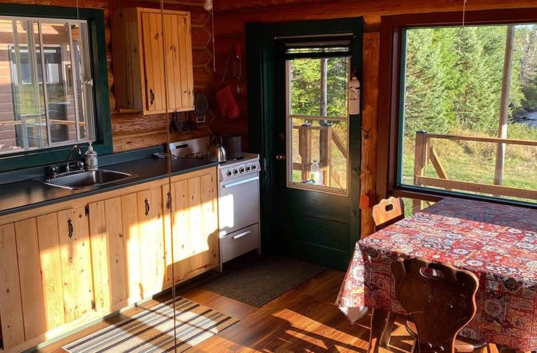 Hirondelle Cabin — La Pourvoirie Chez Farrar – La Pourvoirie Chez Farrar