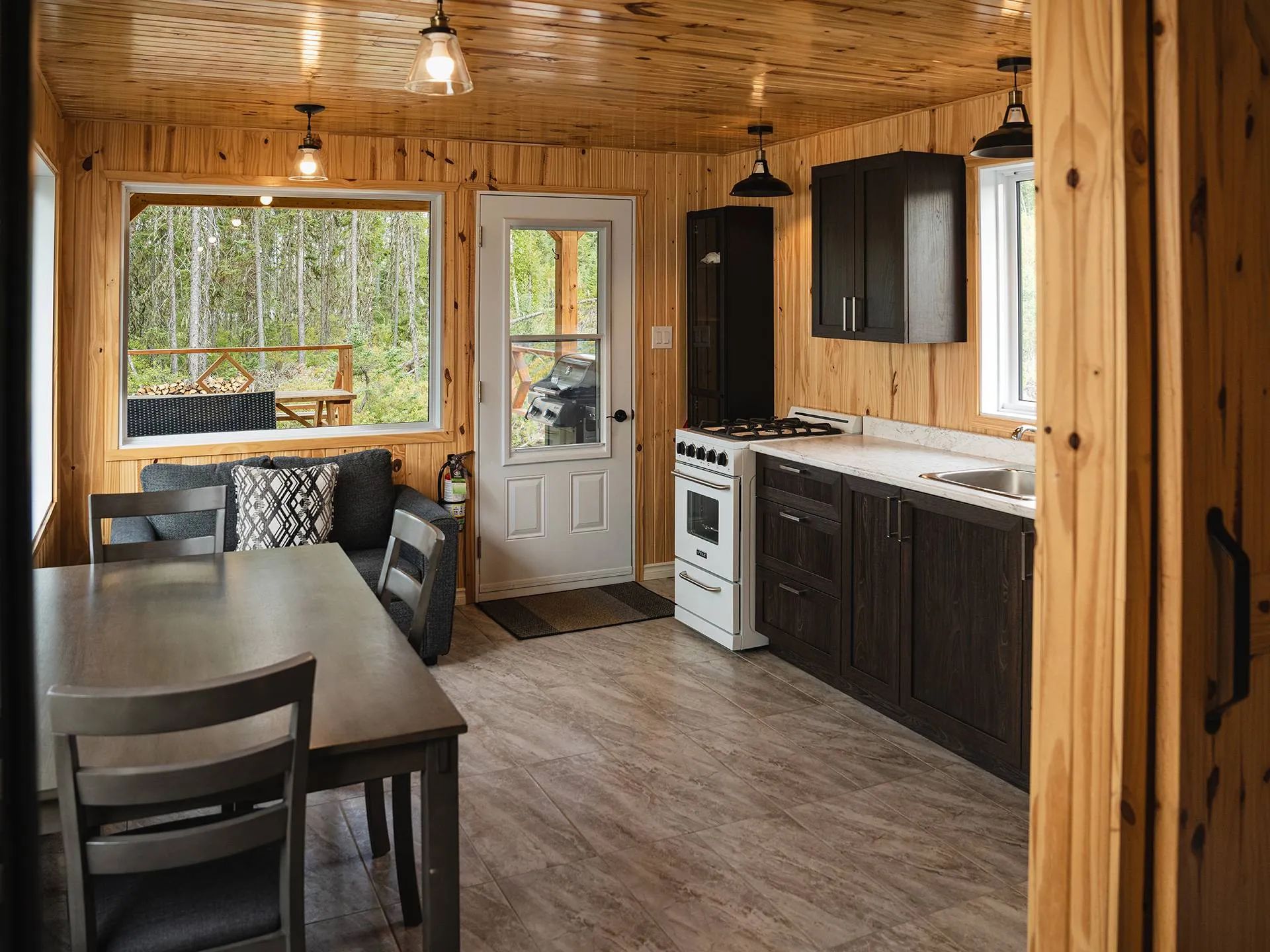 Absolu Cabin — La Pourvoirie Chez Farrar – La Pourvoirie Chez Farrar