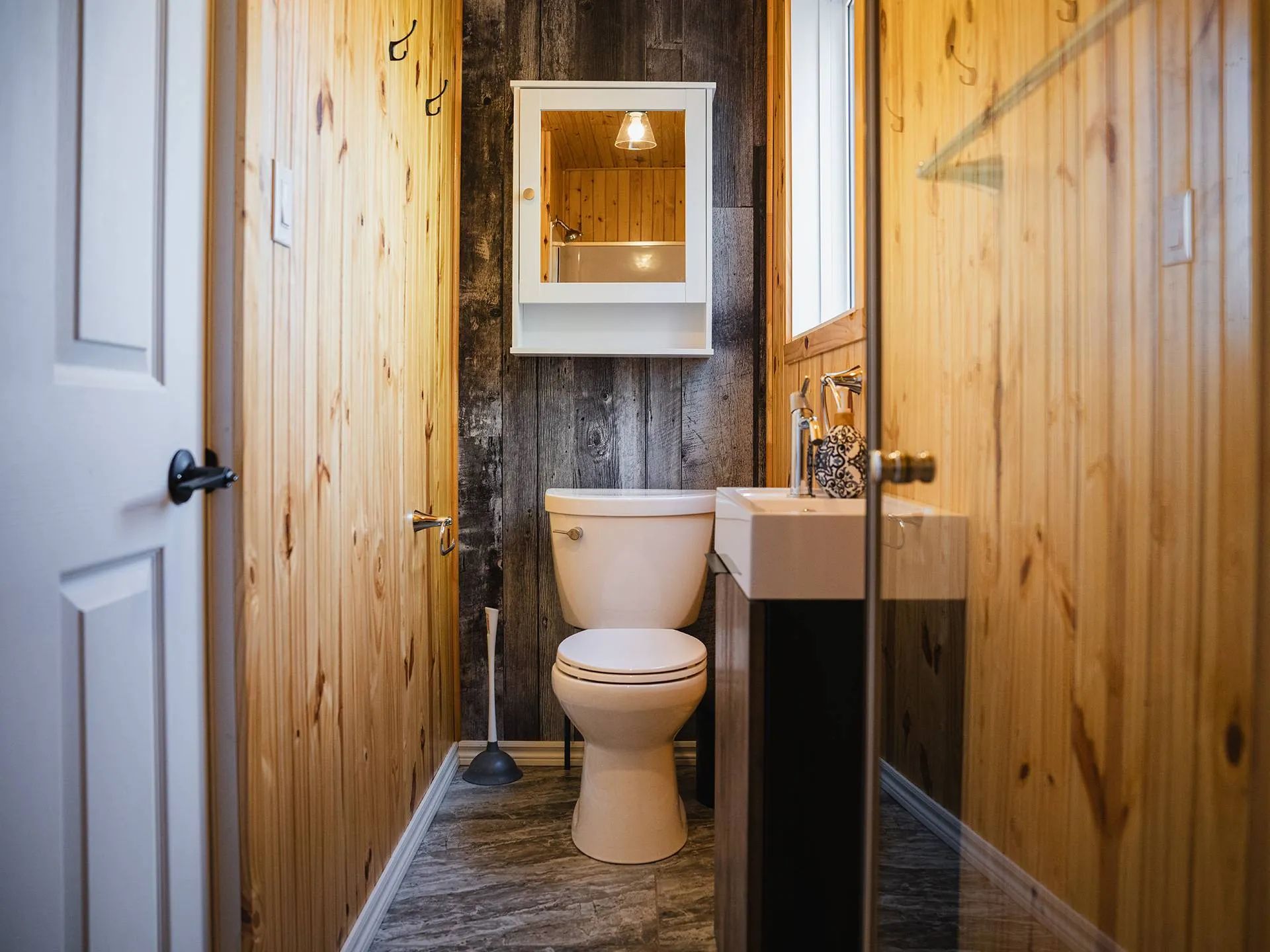 Absolu Cabin — La Pourvoirie Chez Farrar – La Pourvoirie Chez Farrar