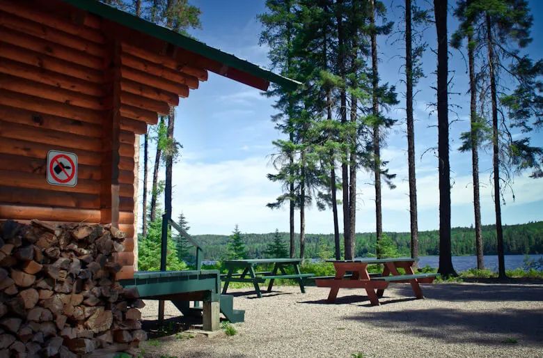Pic vert Cabin — La Pourvoirie Chez Farrar – La Pourvoirie Chez Farrar