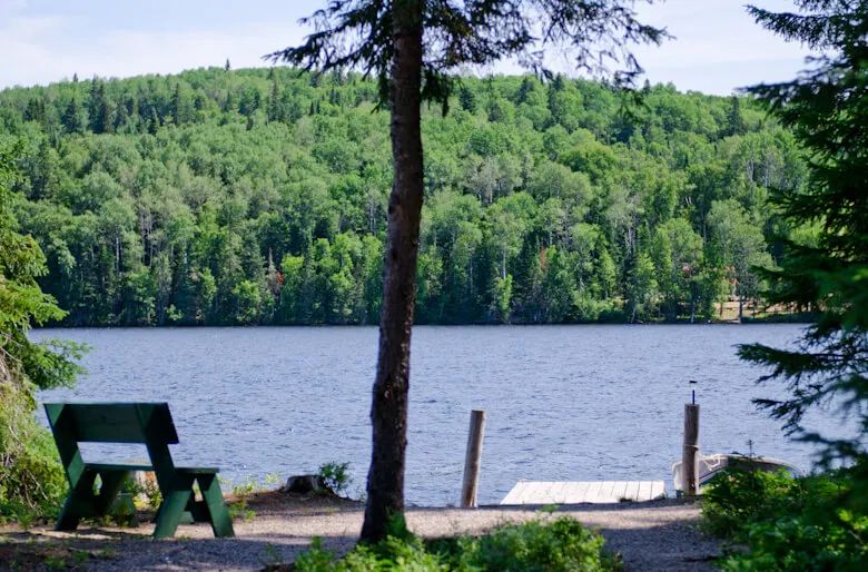 Pic vert Cabin — La Pourvoirie Chez Farrar – La Pourvoirie Chez Farrar