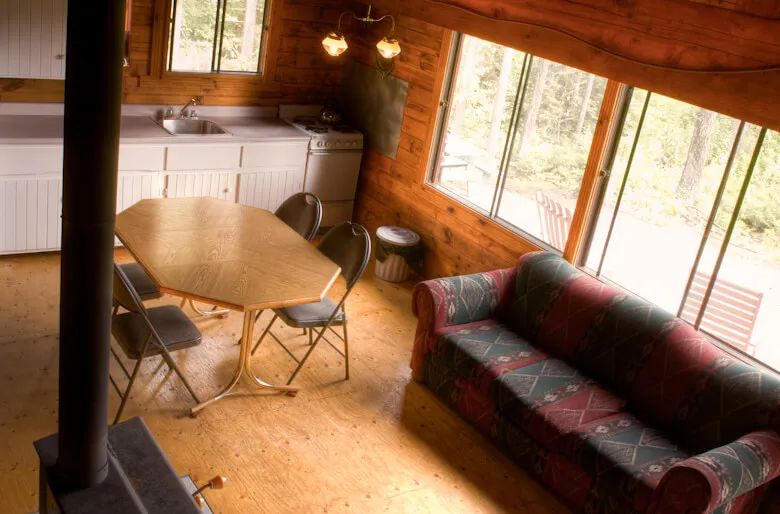 Pinson Cabin — La Pourvoirie Chez Farrar – La Pourvoirie Chez Farrar