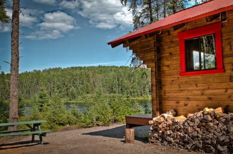 Sarcelle Cabin — La Pourvoirie Chez Farrar – La Pourvoirie Chez Farrar