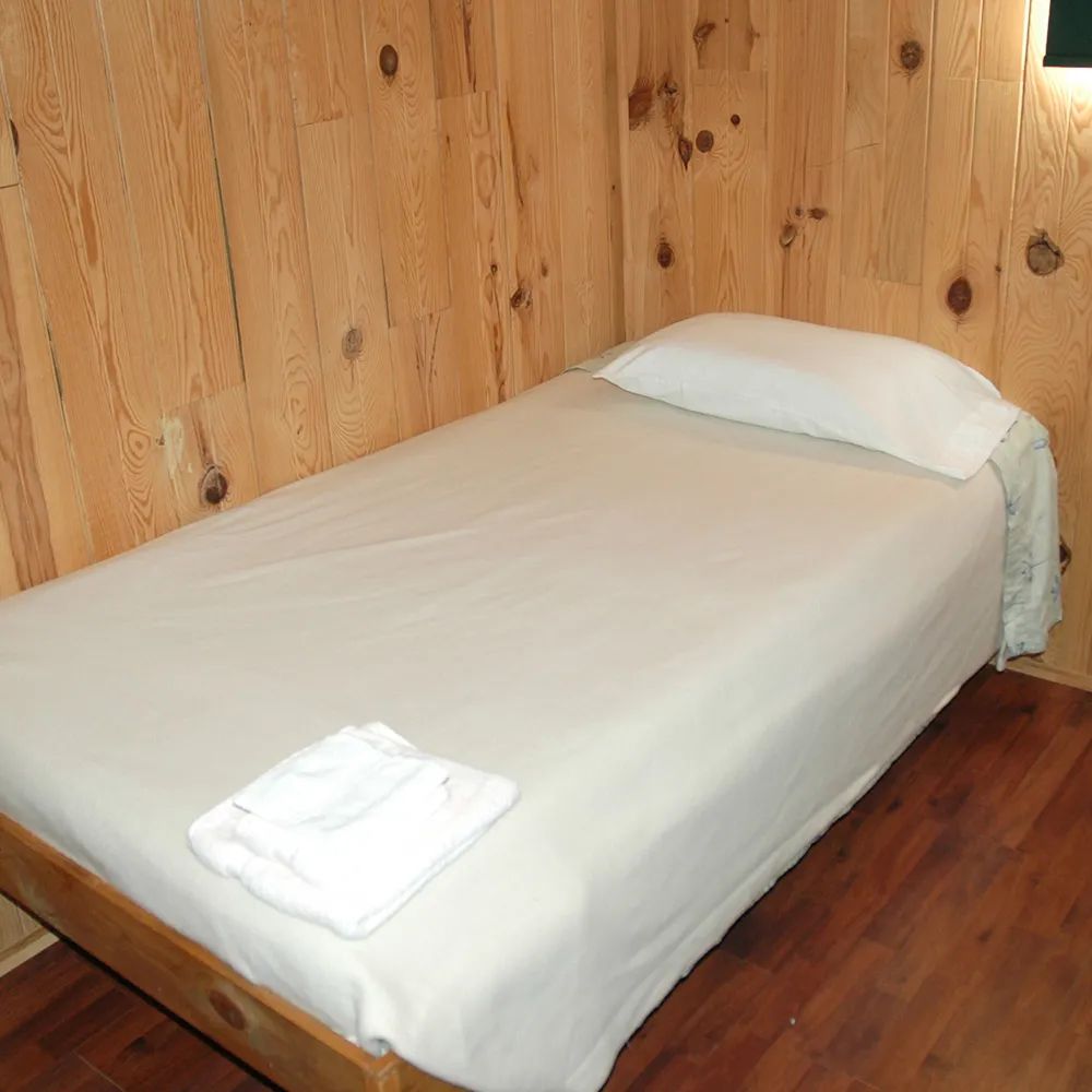 Cabin Cottage 06 - Le Bruant — La Pourvoirie du Lac Laflamme – La Pourvoirie du Lac Laflamme