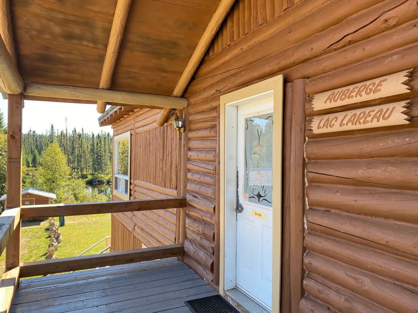 Auberge Le Pavillon — La Pourvoirie du Lac Lareau – La Pourvoirie du Lac Lareau