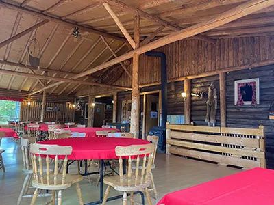 Auberge Le Pavillon — La Pourvoirie du Lac Lareau – La Pourvoirie du Lac Lareau