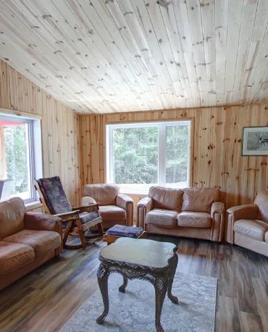 Chalet La Loutre — La Pourvoirie du Lac Moreau – La Pourvoirie du Lac Moreau