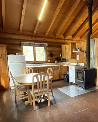 Chalet Le Caribou — La Pourvoirie du Lac Moreau – La Pourvoirie du Lac Moreau