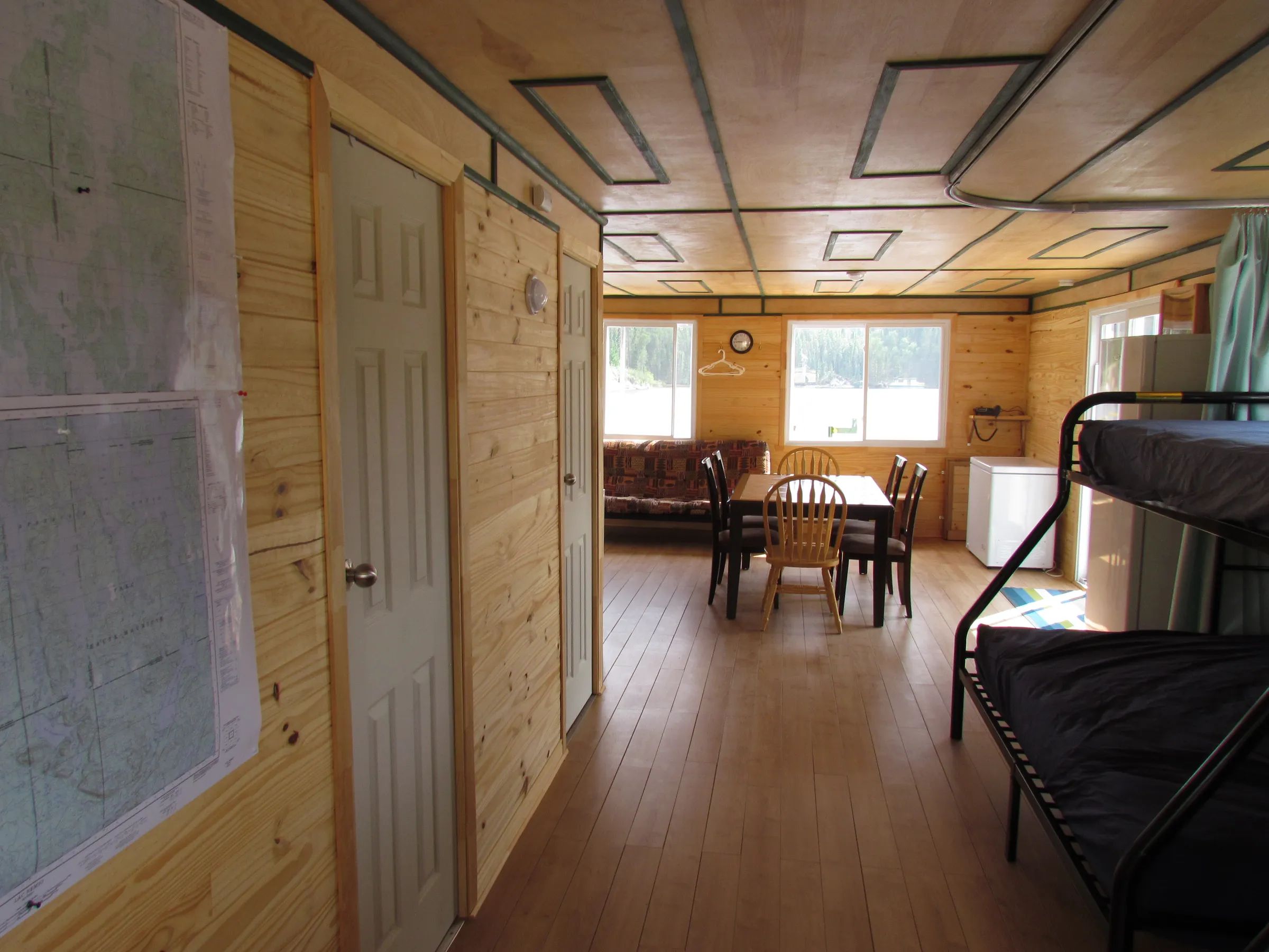 Houseboat Houseboats — La Pourvoirie du Montagnard – La Pourvoirie du Montagnard