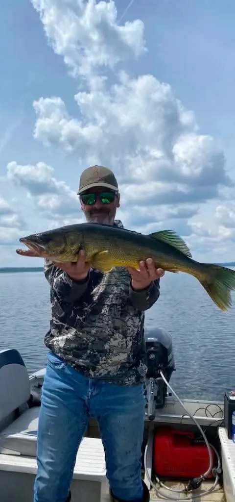 Pêche Doré chez La Pourvoirie du Montagnard, Mauricie, Québec — photo 2