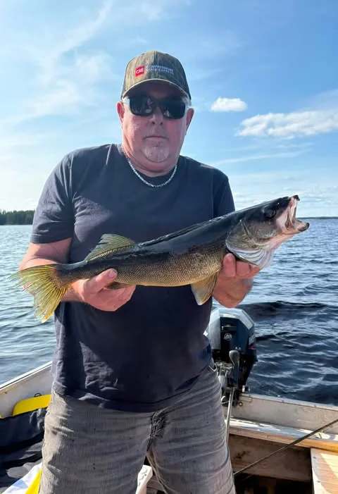 Pêche Doré chez La Pourvoirie du Montagnard, Mauricie, Québec — photo 5