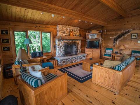 KINGFISHER CABIN – Réserve Beauchêne