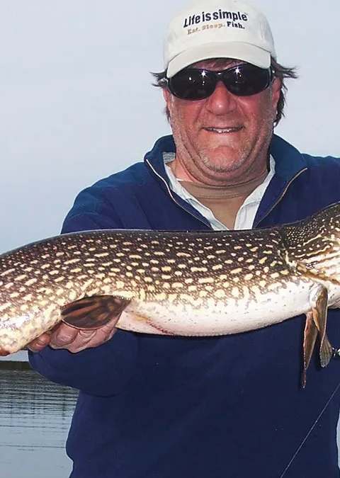 Fishing Northern pike at Réserve Beauchêne, Abitibi-Témiscamingue, Quebec — photo 2