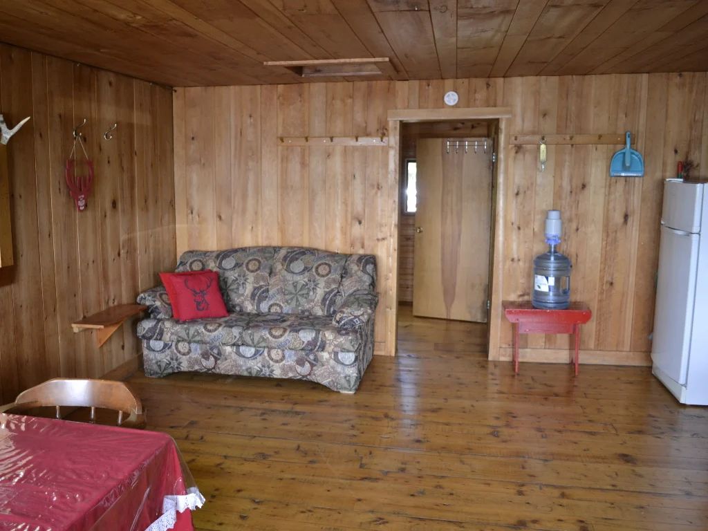 Chalet Frontière — Pourvoirie du Lac Portage – Pourvoirie du Lac Portage