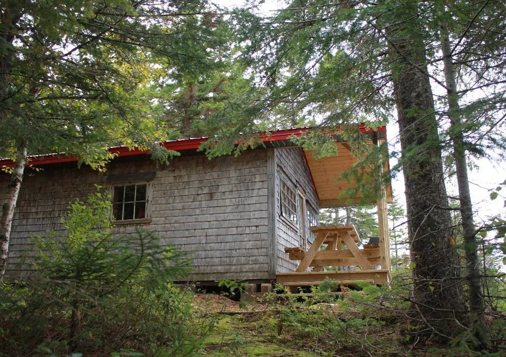 Chalet Frontière — Pourvoirie du Lac Portage – Pourvoirie du Lac Portage
