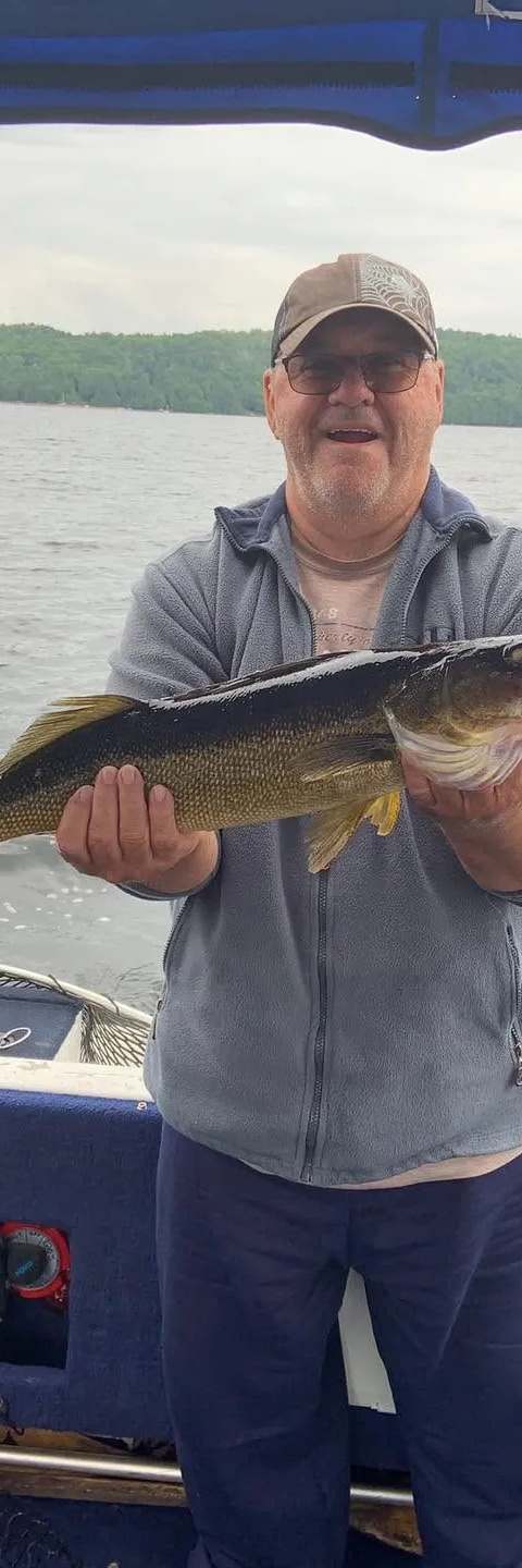 Pêche chez Domaine Larry Boismenu, Laurentides, Québec