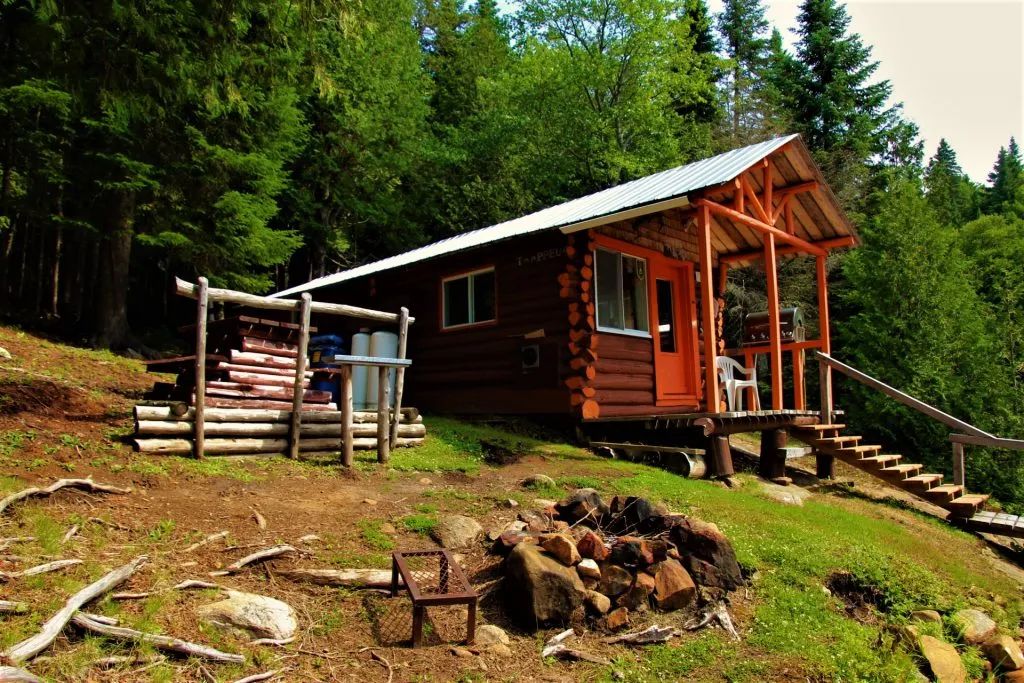 TRAPPEUR CHALET – Pourvoirie Pavillon Basilières